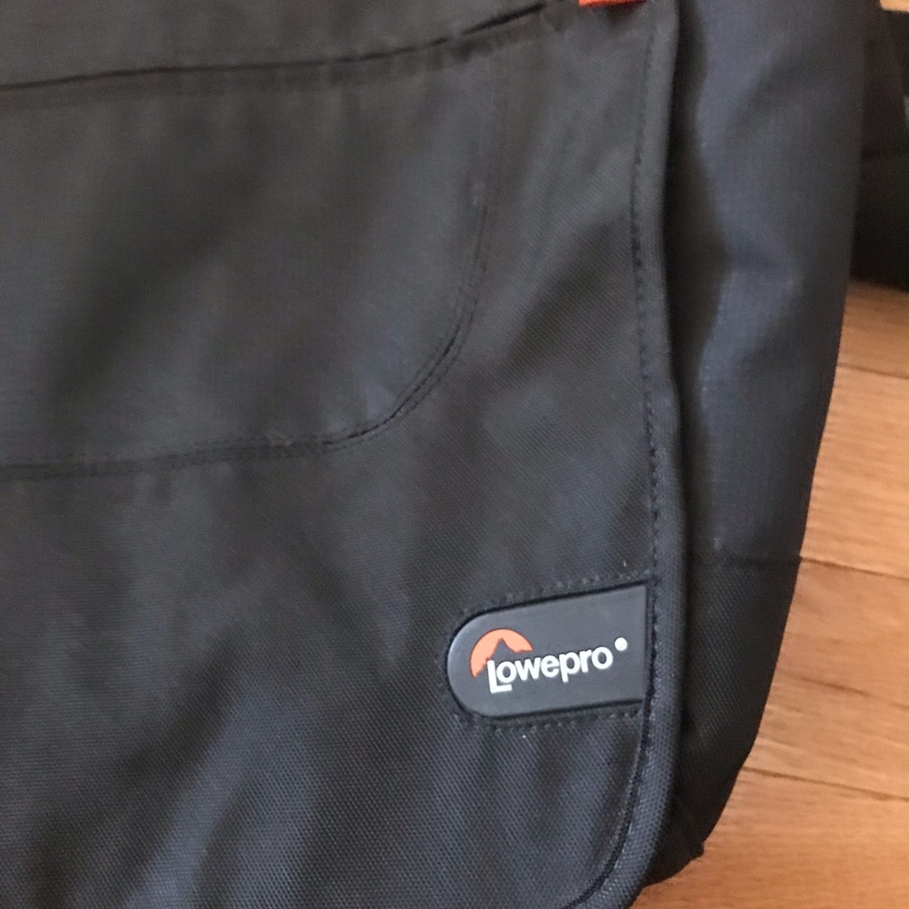 Lowepro Messenger Computer Bag - Picture 7 of 7